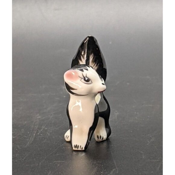 Bone China Skunk Mini Figurine Eyelashes Japan Kitsch Vtg MCM Hand Painted 1.75" - Picture 2 of 6